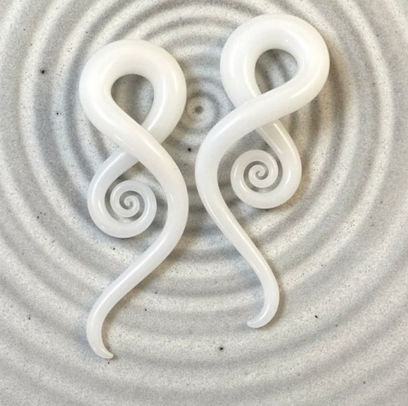 Glass Heart Studio Jewelry - GLASS HEART STUDIO, 4G, Squids, Glass Body Jewelry, Stretched Piercings, White